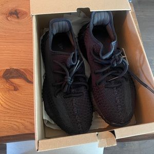 YEEZY BOOST 350 V2